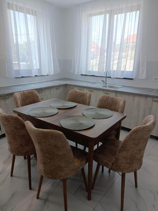 Hotel Casa Venus à Sînmartin Extérieur photo